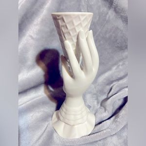 Jonathan Adler I-Scream Vase/Size 2.75”W 7”H/Color White